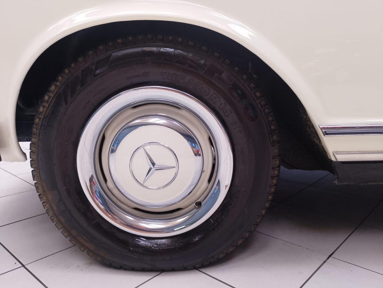 1965 Mercedes - Benz BENZ  230 SL PAGODE 1965