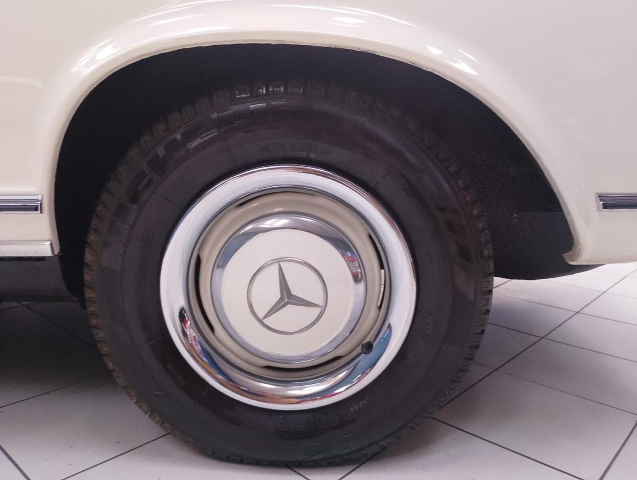 1965 Mercedes - Benz BENZ  230 SL PAGODE 1965