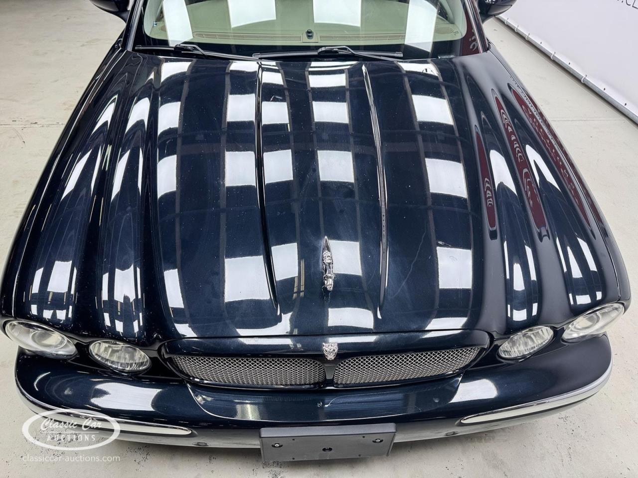 2004 Jaguar XJR
