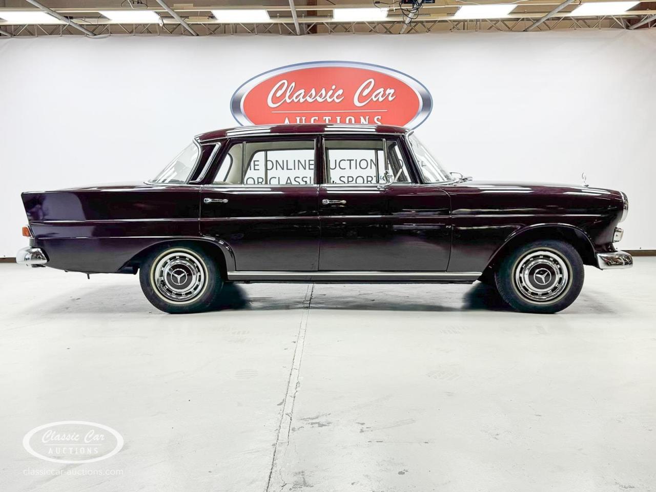 1966 Mercedes - Benz 200