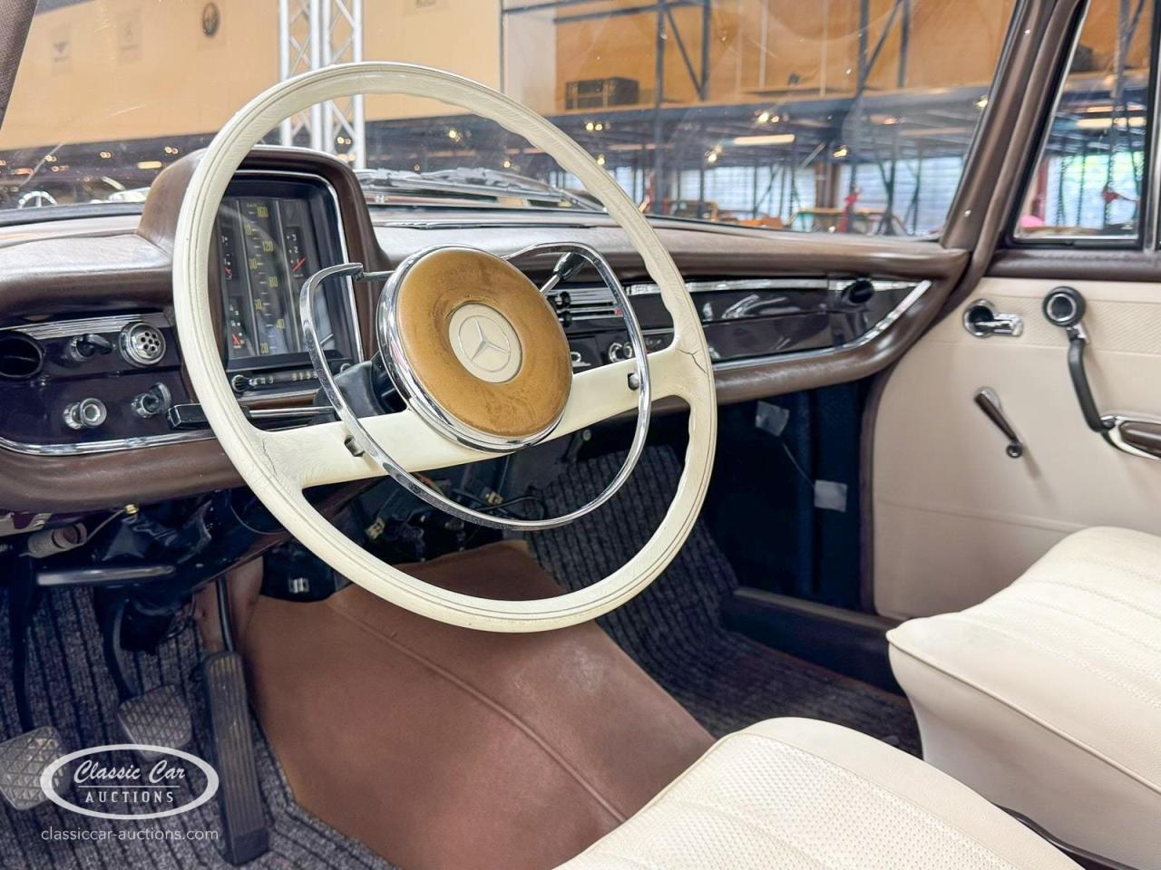 1966 Mercedes - Benz 200