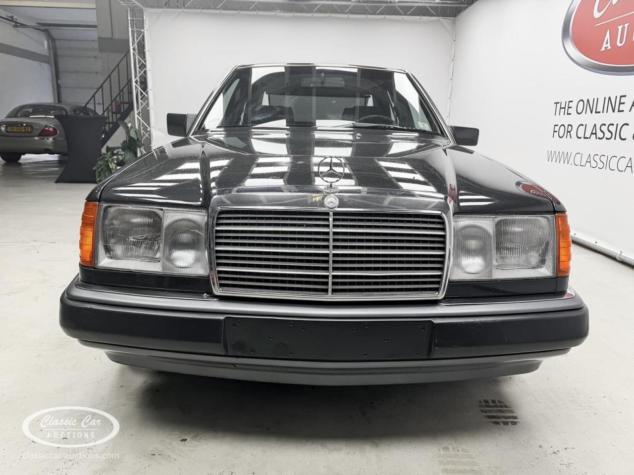 1992 Mercedes - Benz 200E