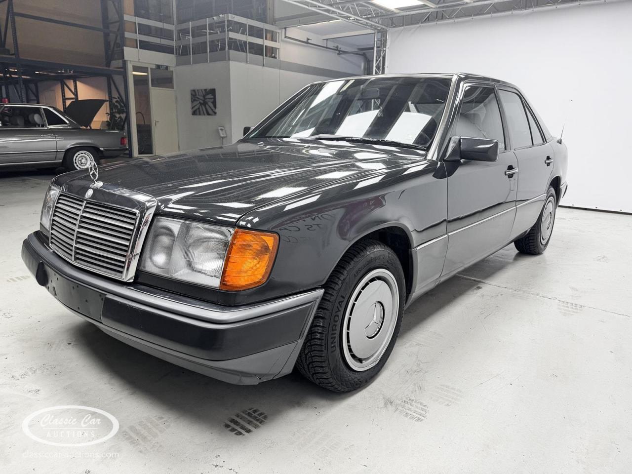 1992 Mercedes - Benz 200E