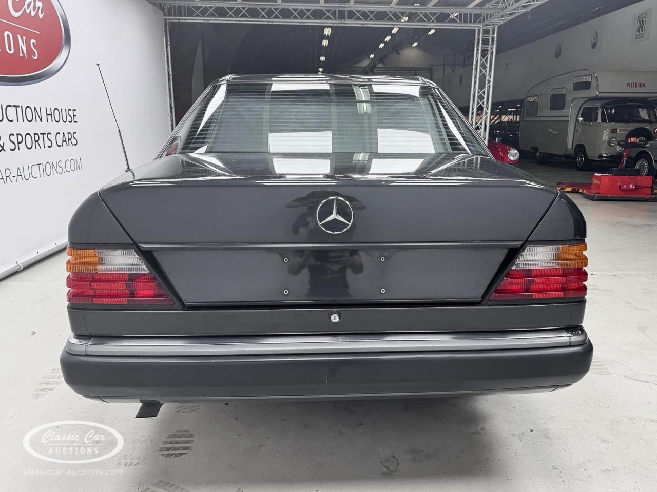 1992 Mercedes - Benz 200E