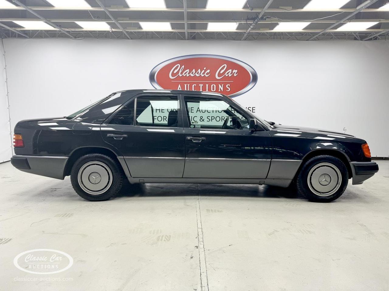 1992 Mercedes - Benz 200E