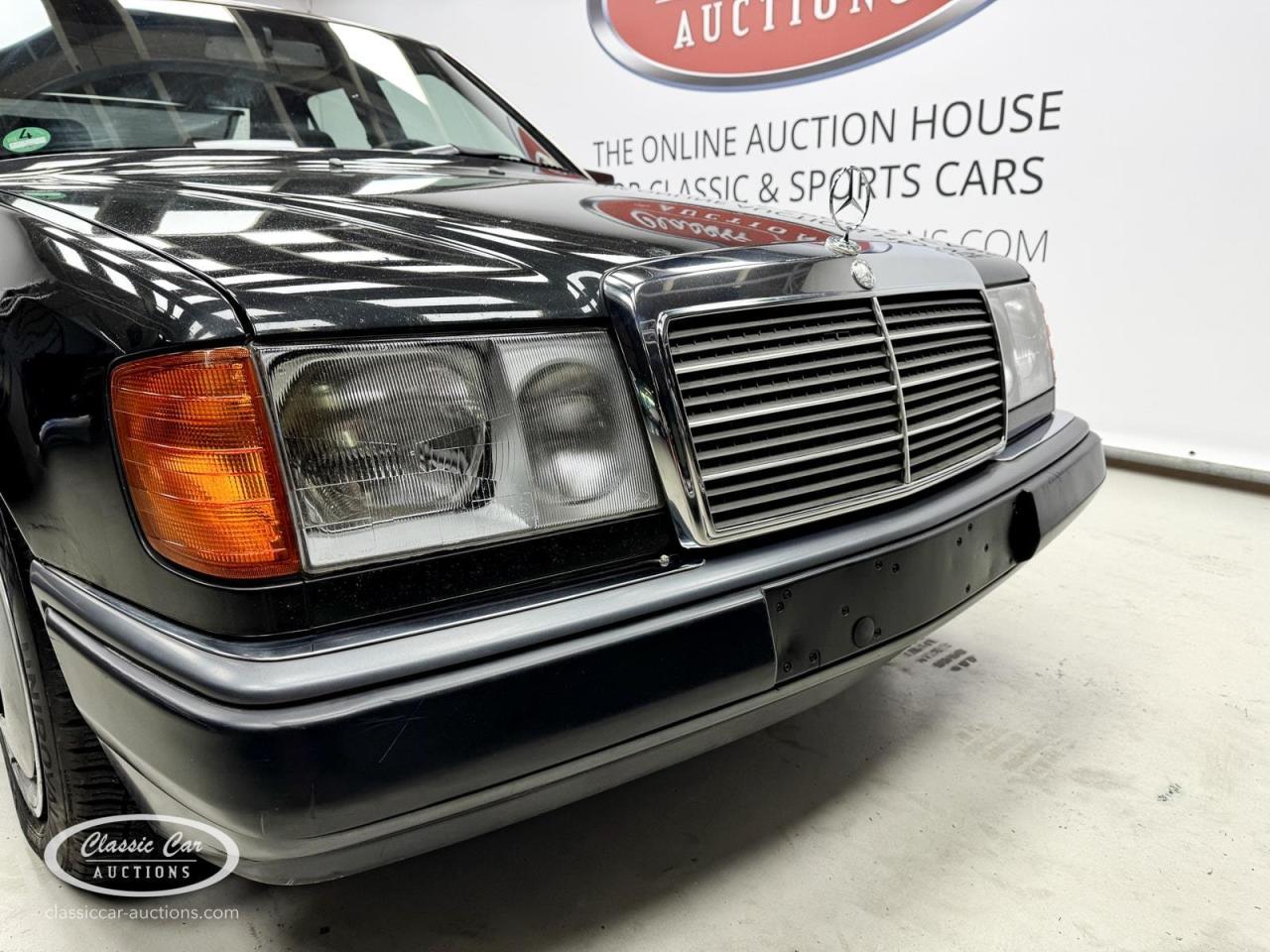 1992 Mercedes - Benz 200E