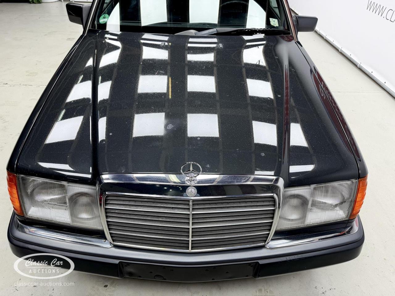 1992 Mercedes - Benz 200E
