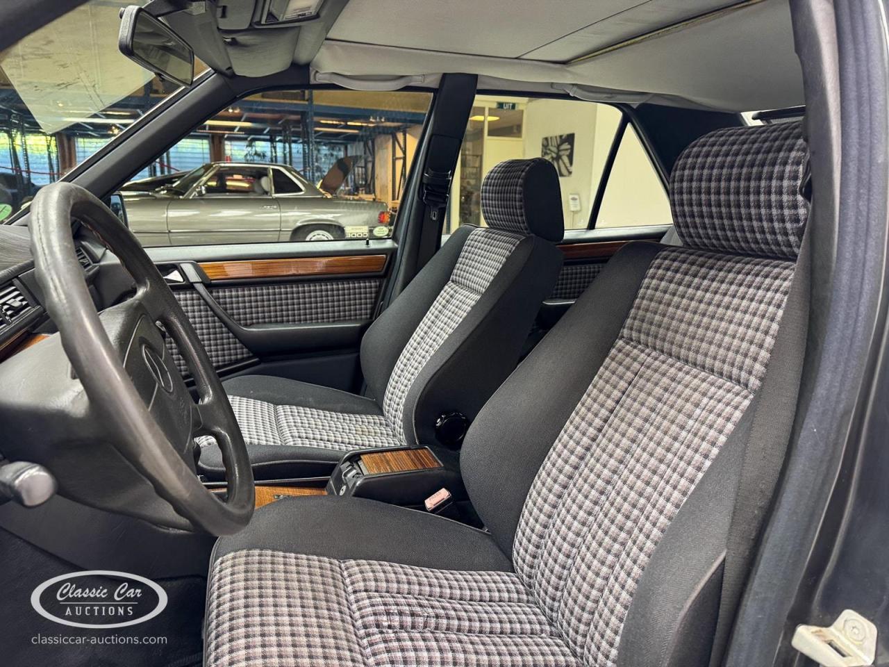 1992 Mercedes - Benz 200E