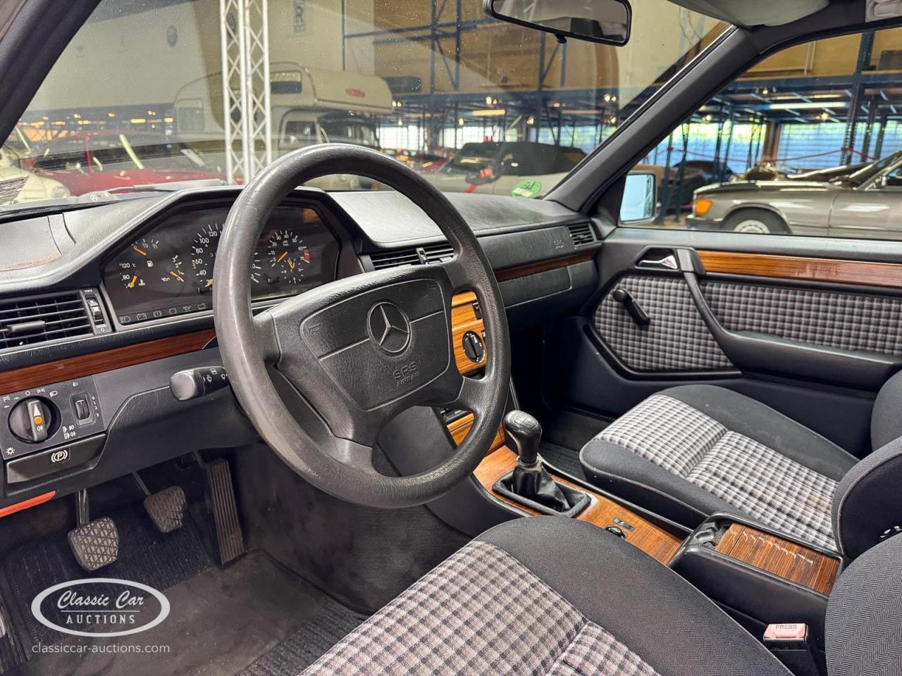 1992 Mercedes - Benz 200E