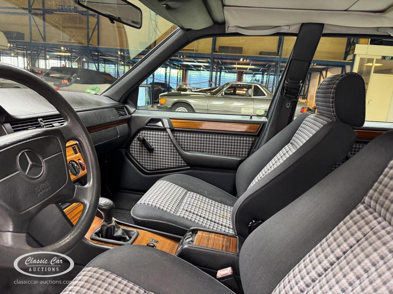 1992 Mercedes - Benz 200E