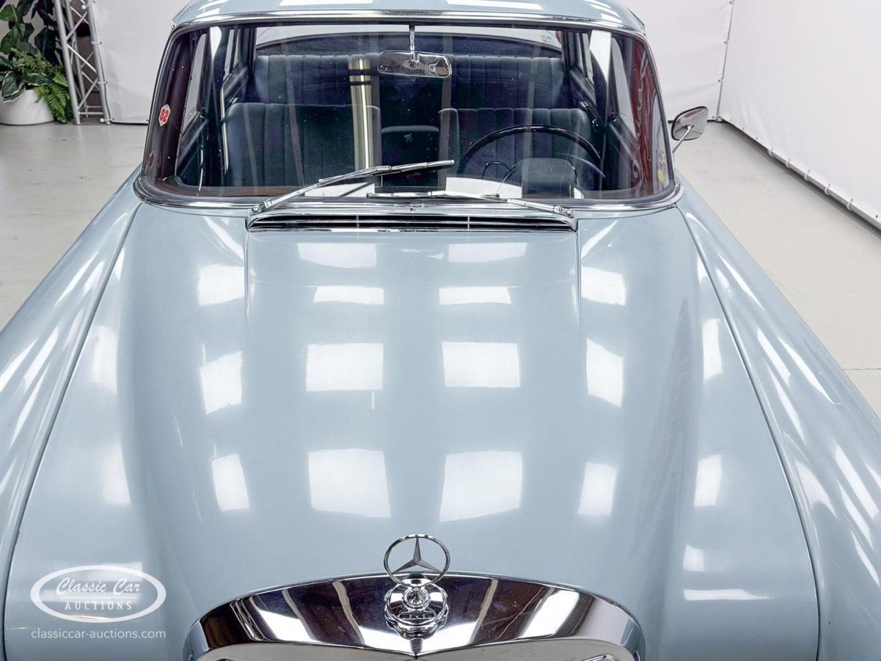 1965 Mercedes - Benz 230S