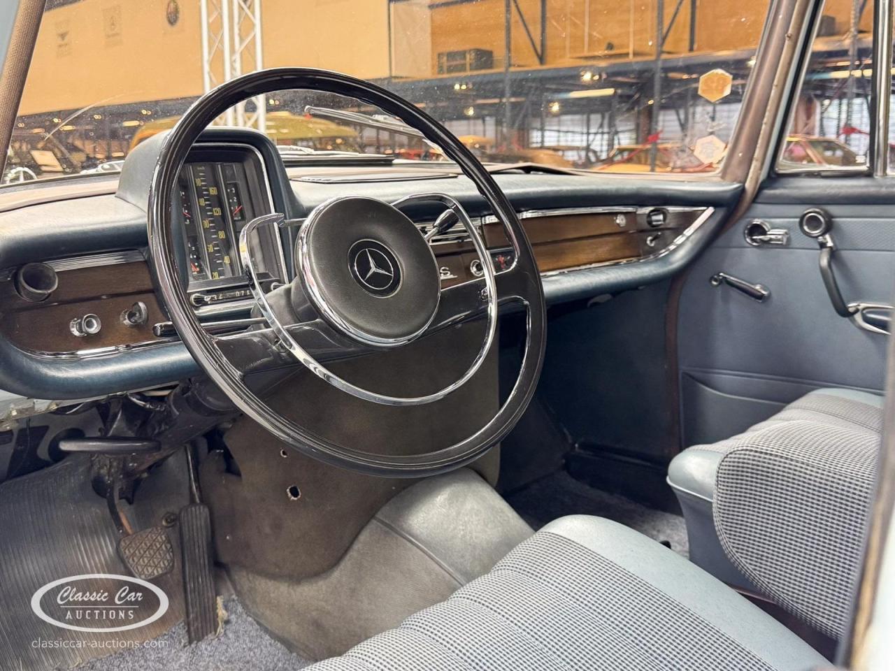 1965 Mercedes - Benz 230S