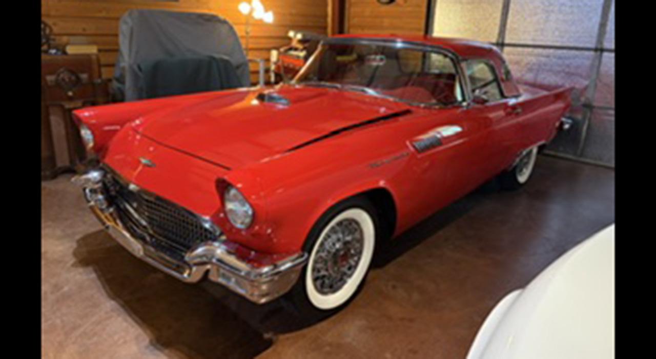1957 Ford Thunderbird