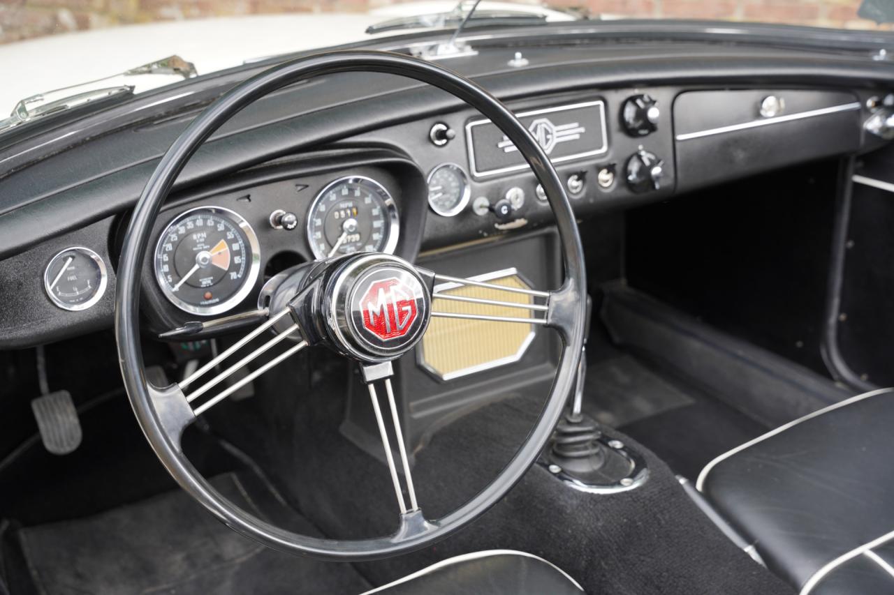 1966 MG B MkI Roadster &ldquo;The steel-dash&rdquo;
