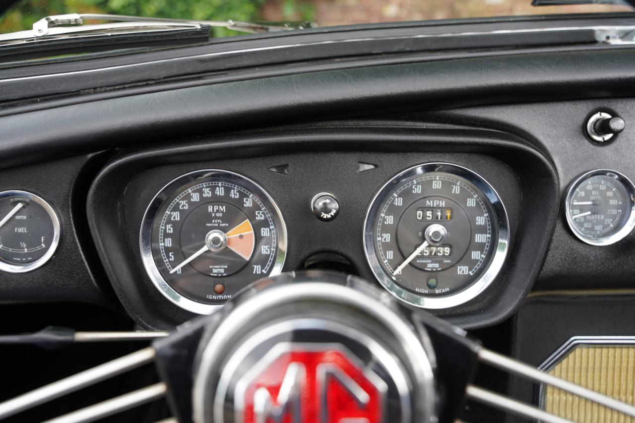 1966 MG B MkI Roadster &ldquo;The steel-dash&rdquo;