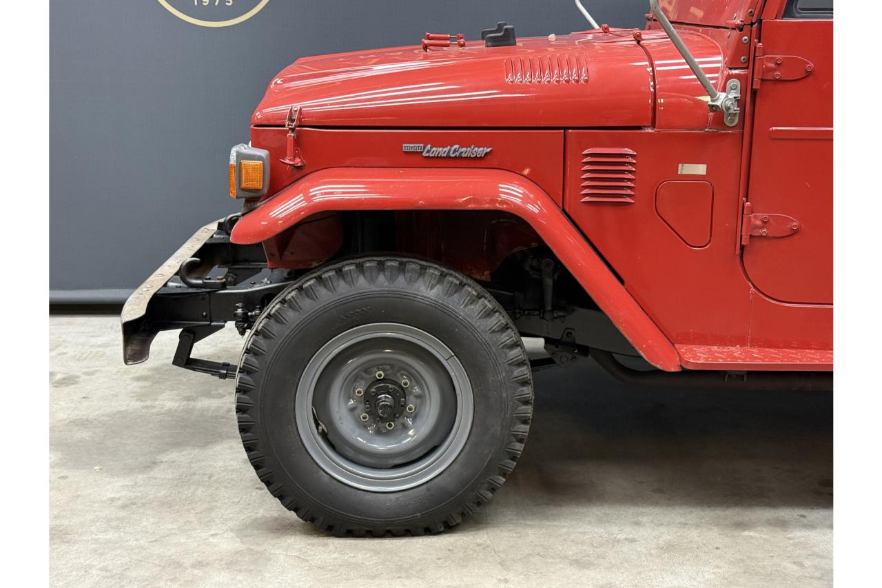 1975 Toyota Land Cruiser FJ40 (Petrol) Vinyl Top &ldquo;Freeborn Red&rdquo;