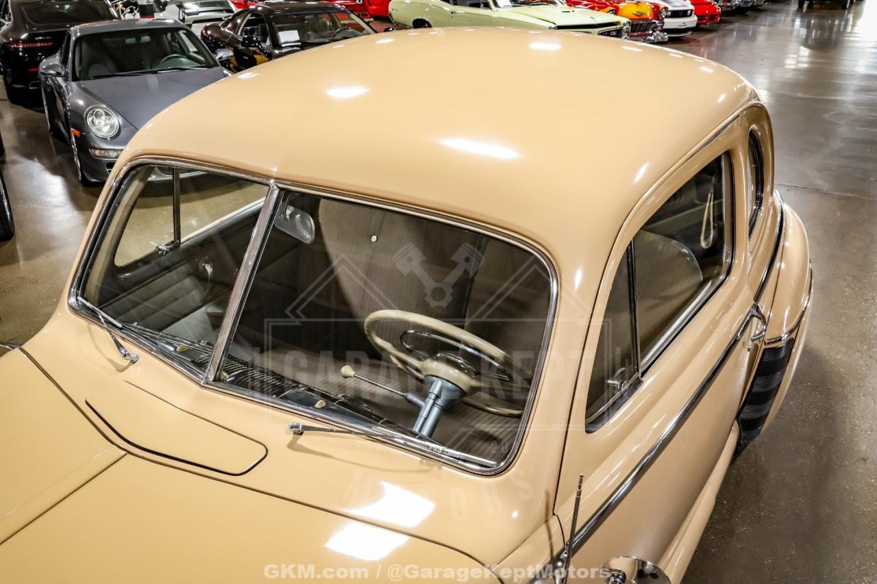 1947 Ford Deluxe