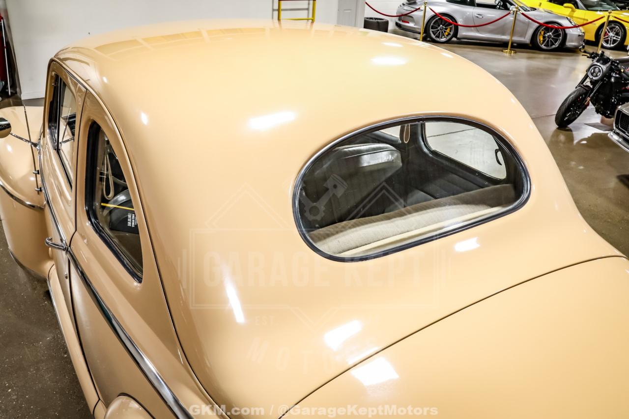 1947 Ford Deluxe