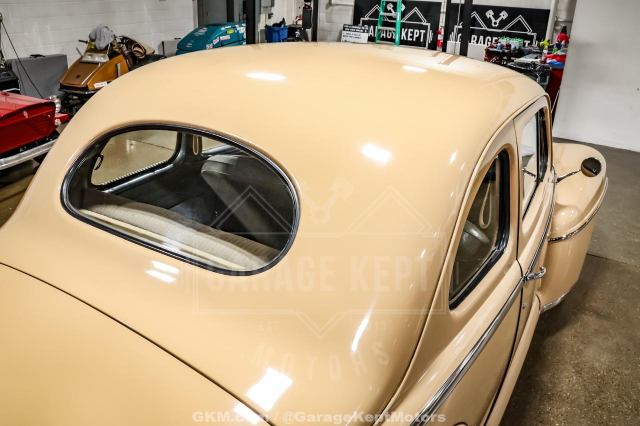 1947 Ford Deluxe