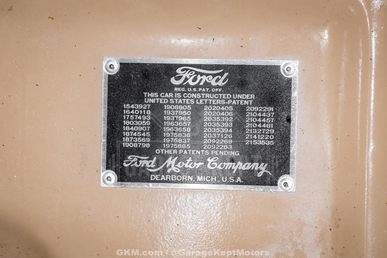 1947 Ford Deluxe