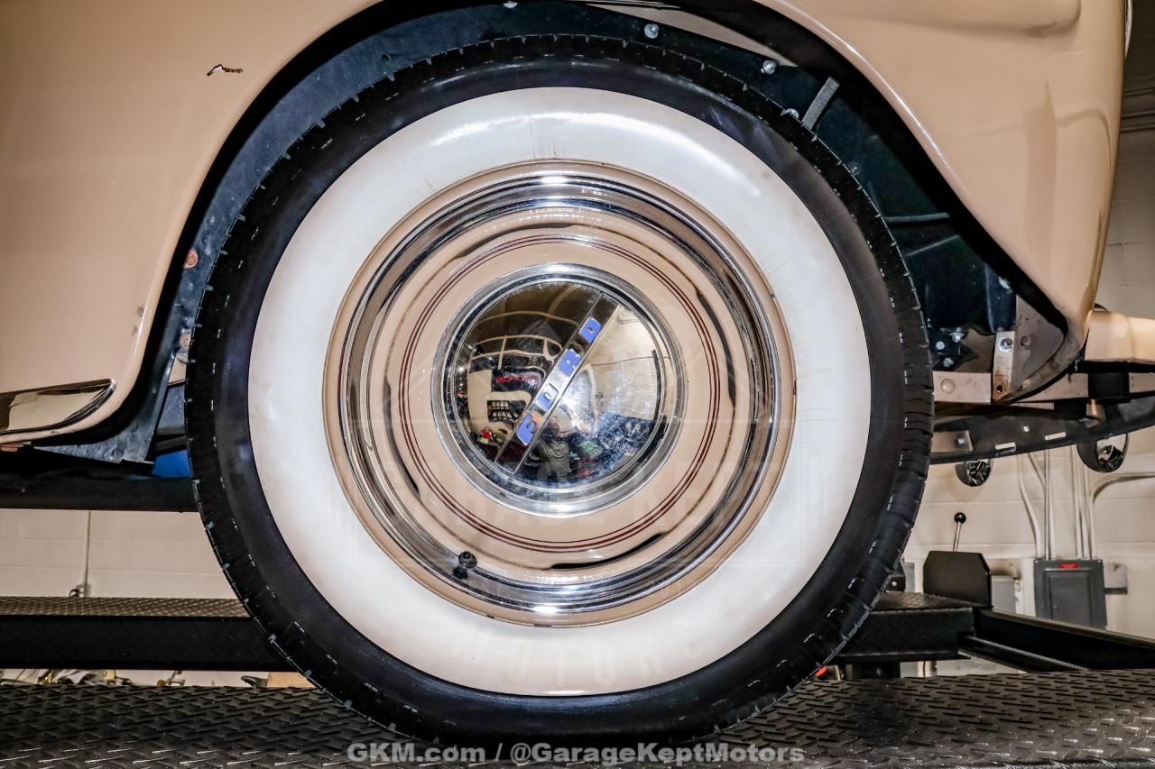 1947 Ford Deluxe