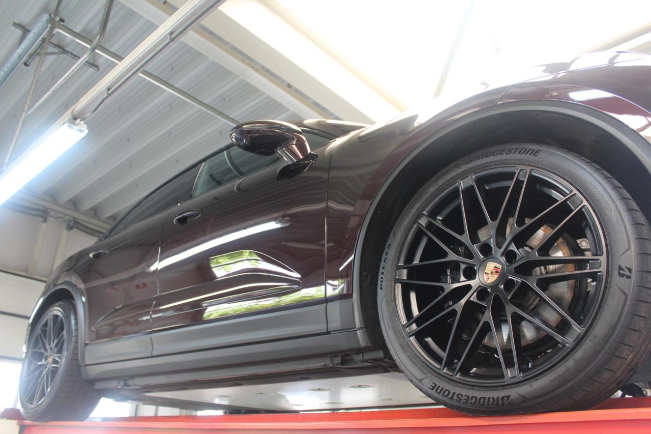 2025 Porsche Macan 4S &ldquo;Copper Ruby Metallic&rdquo;