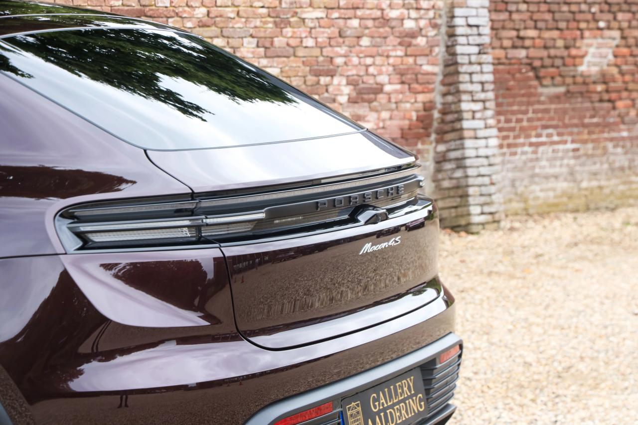 2025 Porsche Macan 4S &ldquo;Copper Ruby Metallic&rdquo;