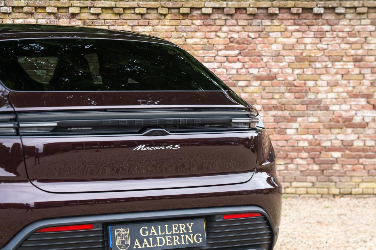 2025 Porsche Macan 4S &ldquo;Copper Ruby Metallic&rdquo;