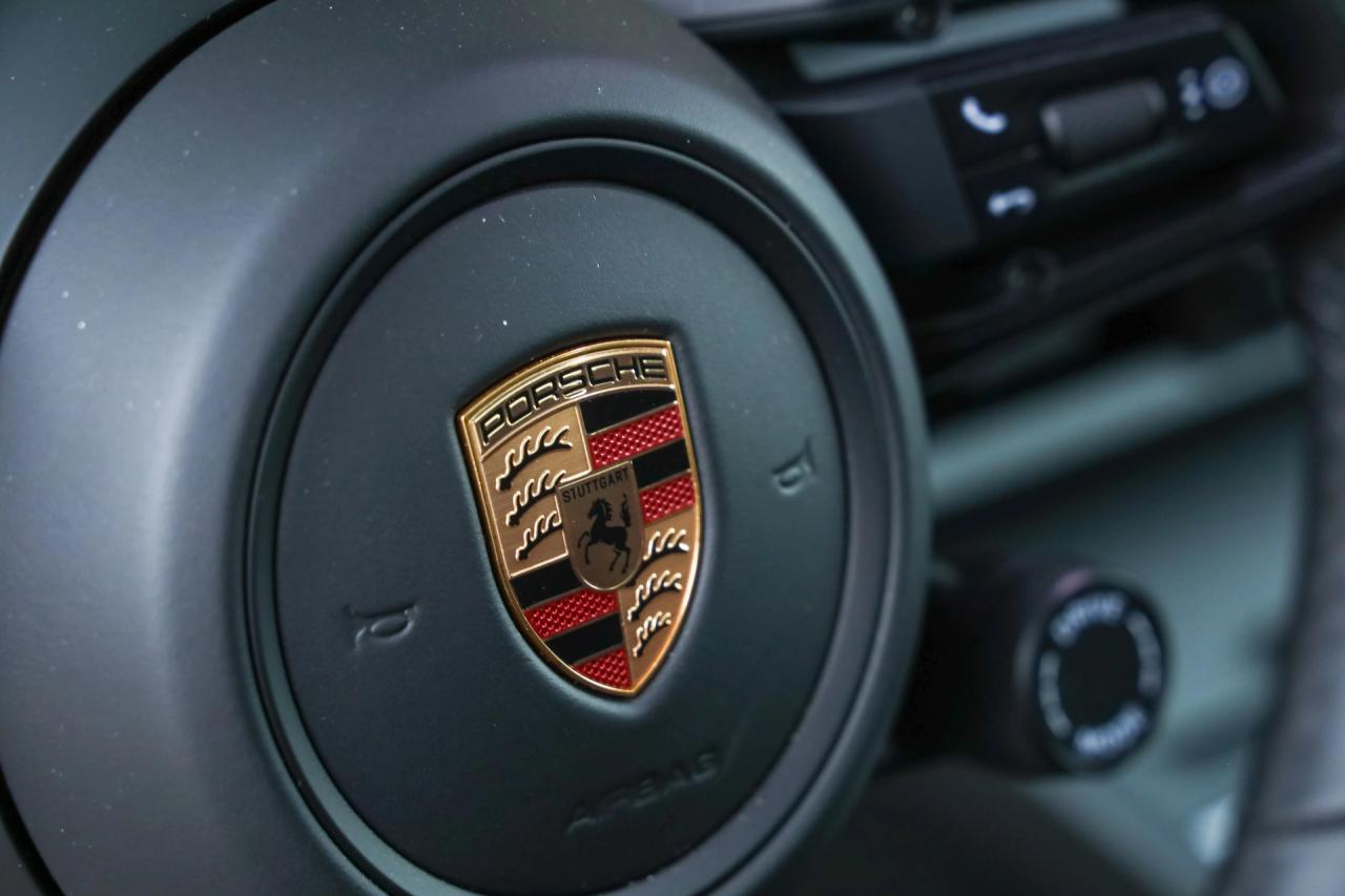 2025 Porsche Macan 4S &ldquo;Copper Ruby Metallic&rdquo;
