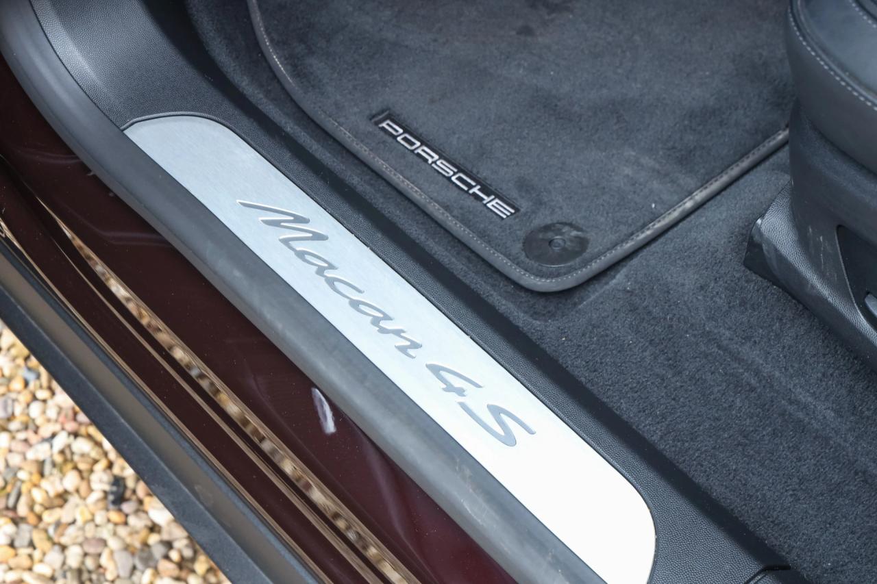 2025 Porsche Macan 4S &ldquo;Copper Ruby Metallic&rdquo;