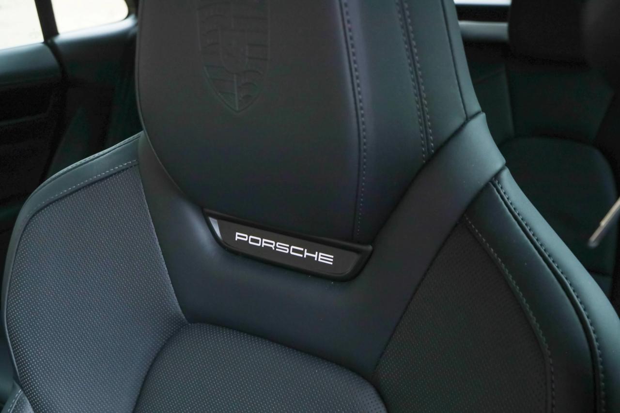 2025 Porsche Macan 4S &ldquo;Copper Ruby Metallic&rdquo;