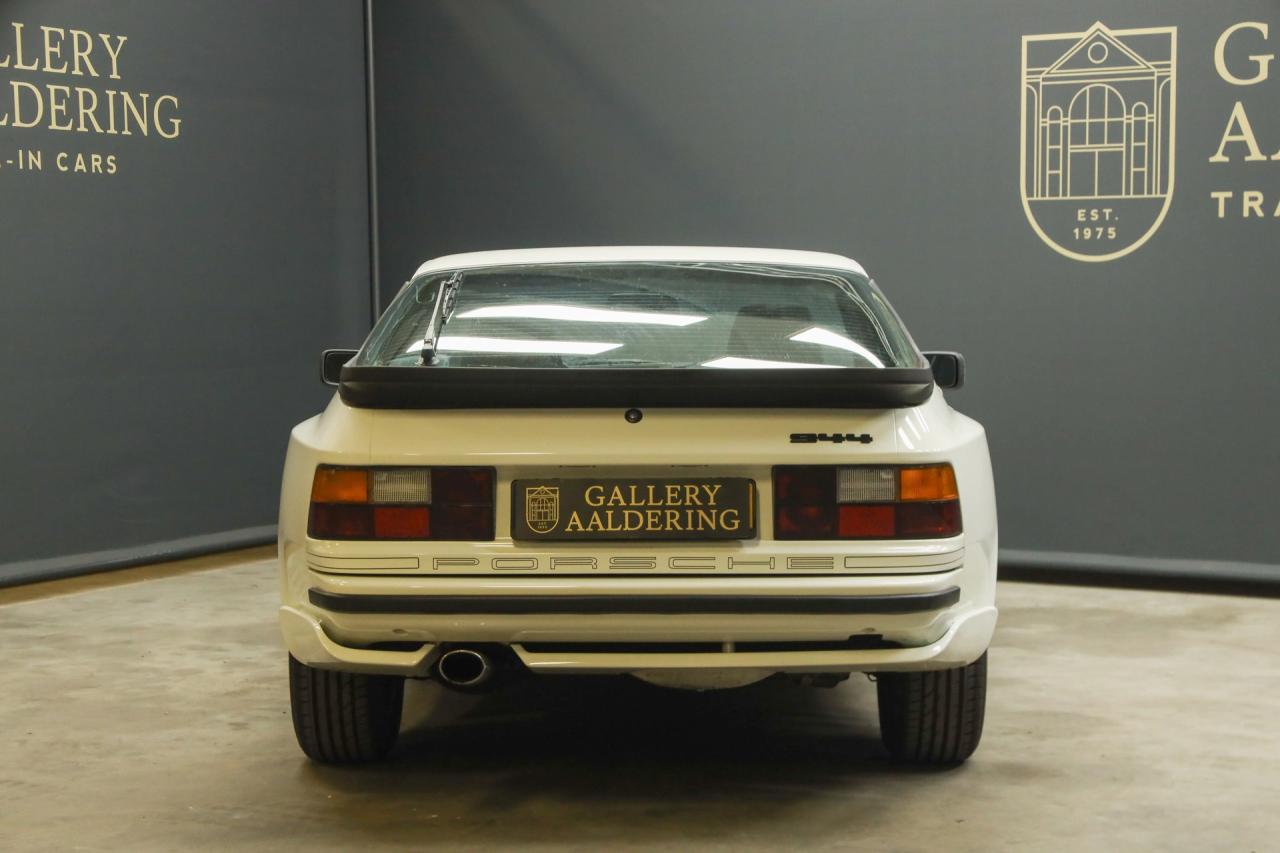 1986 Porsche 944 2.5 Coup&eacute; &ldquo;Alpinwei&szlig;&rdquo;
