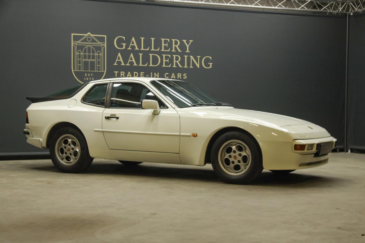 1986 Porsche 944 2.5 Coup&eacute; &ldquo;Alpinwei&szlig;&rdquo;