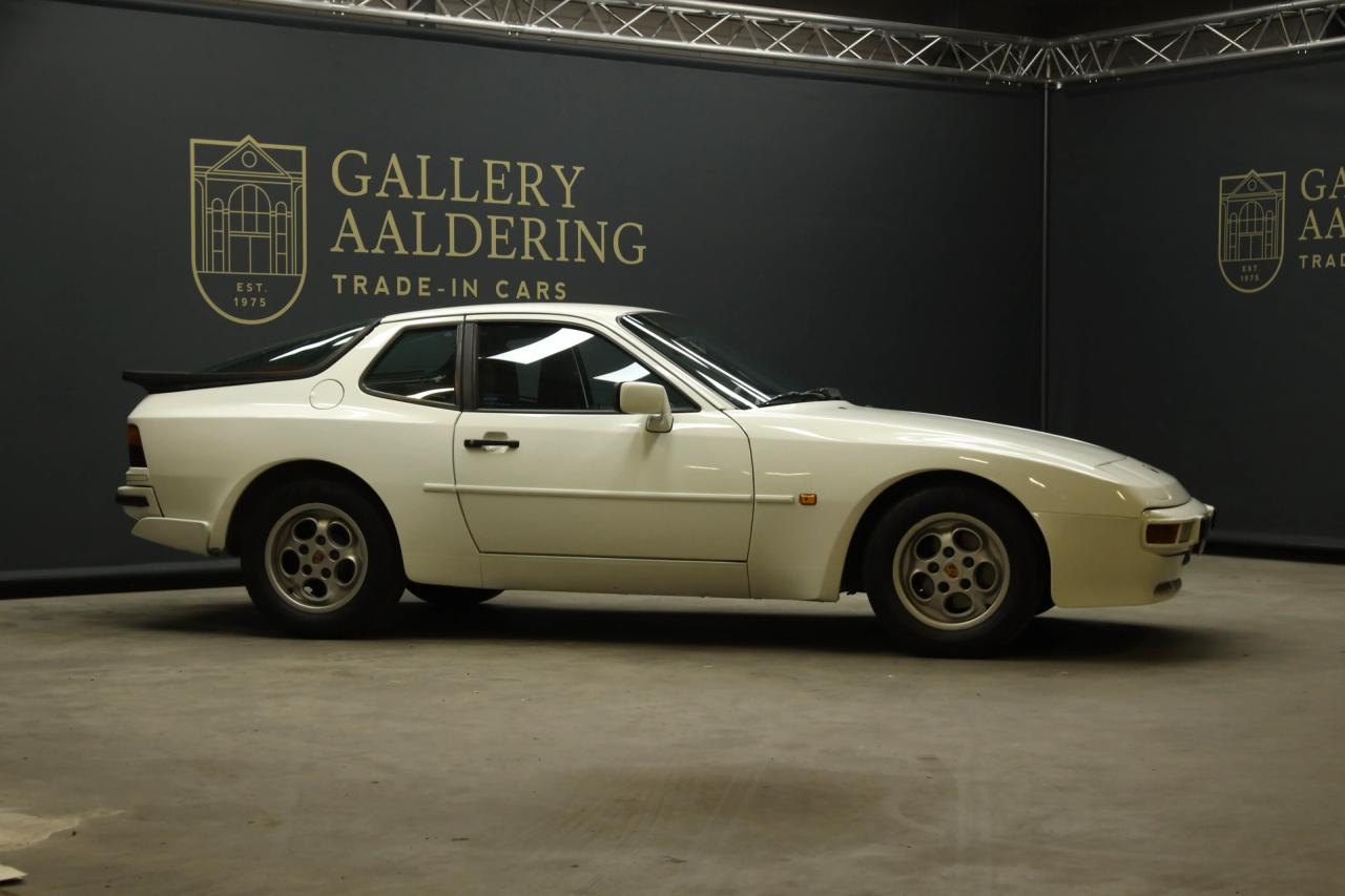 1986 Porsche 944 2.5 Coup&eacute; &ldquo;Alpinwei&szlig;&rdquo;