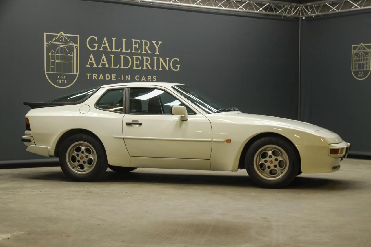 1986 Porsche 944 2.5 Coup&eacute; &ldquo;Alpinwei&szlig;&rdquo;