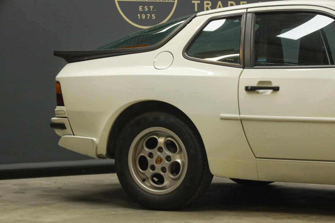 1986 Porsche 944 2.5 Coup&eacute; &ldquo;Alpinwei&szlig;&rdquo;