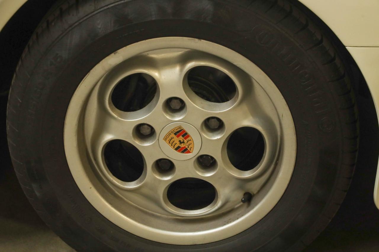1986 Porsche 944 2.5 Coup&eacute; &ldquo;Alpinwei&szlig;&rdquo;