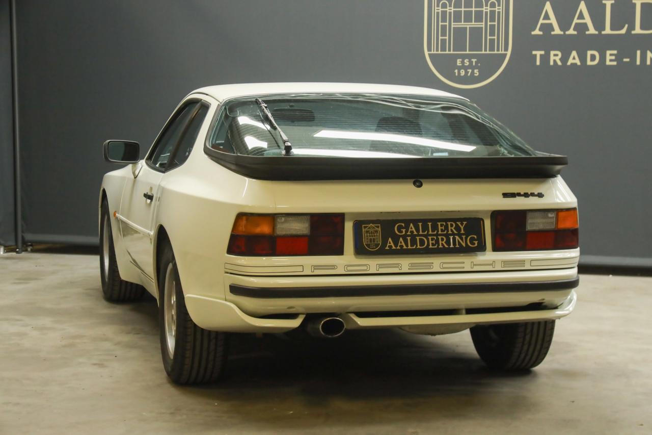 1986 Porsche 944 2.5 Coup&eacute; &ldquo;Alpinwei&szlig;&rdquo;