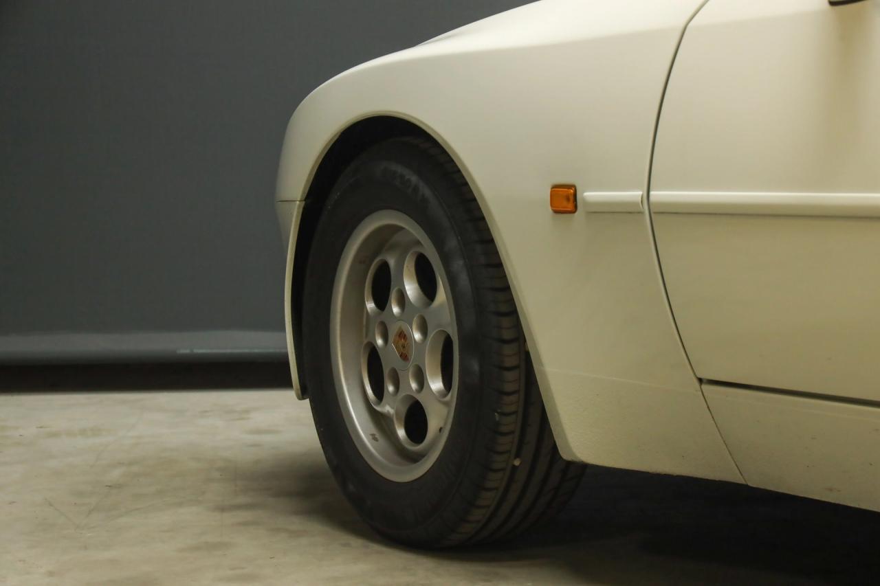 1986 Porsche 944 2.5 Coup&eacute; &ldquo;Alpinwei&szlig;&rdquo;