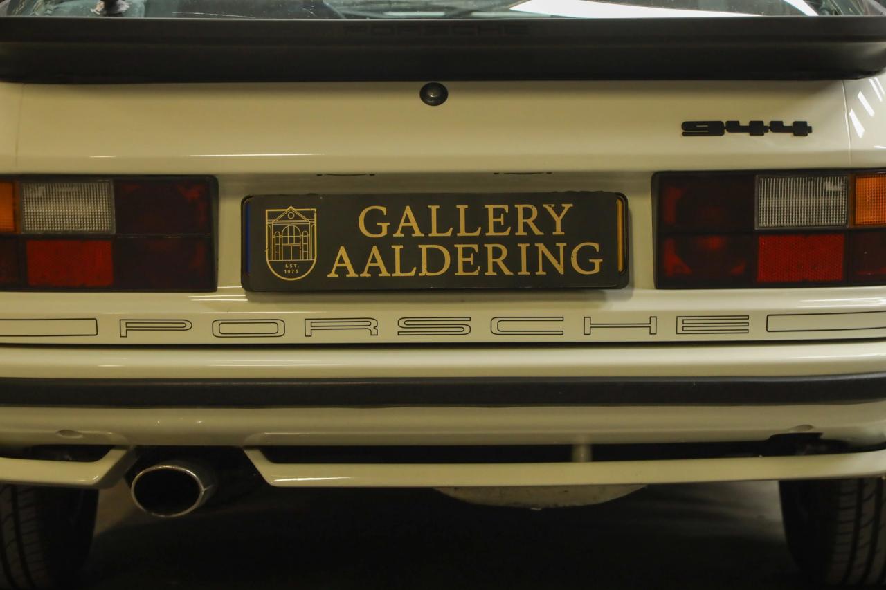 1986 Porsche 944 2.5 Coup&eacute; &ldquo;Alpinwei&szlig;&rdquo;