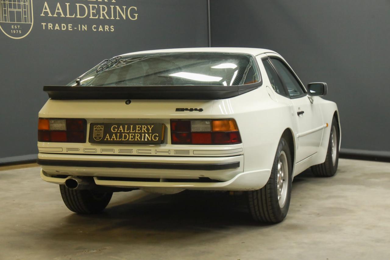 1986 Porsche 944 2.5 Coup&eacute; &ldquo;Alpinwei&szlig;&rdquo;