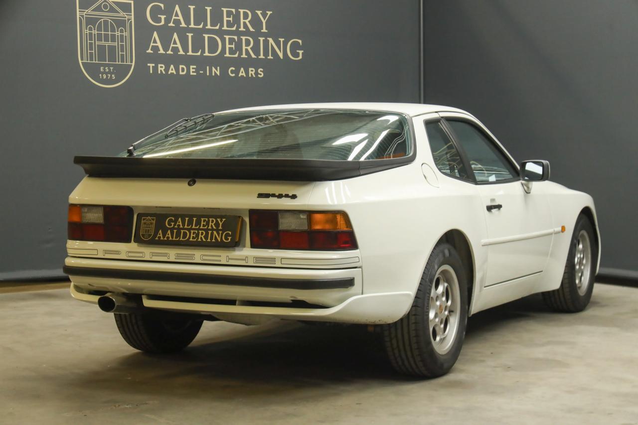 1986 Porsche 944 2.5 Coup&eacute; &ldquo;Alpinwei&szlig;&rdquo;