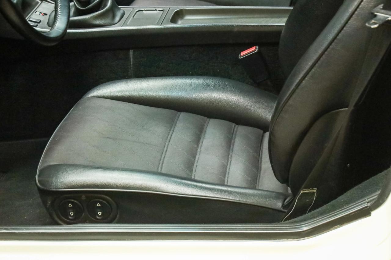 1986 Porsche 944 2.5 Coup&eacute; &ldquo;Alpinwei&szlig;&rdquo;