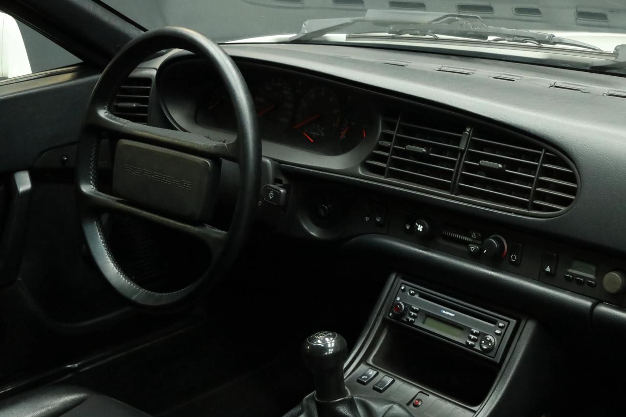 1986 Porsche 944 2.5 Coup&eacute; &ldquo;Alpinwei&szlig;&rdquo;