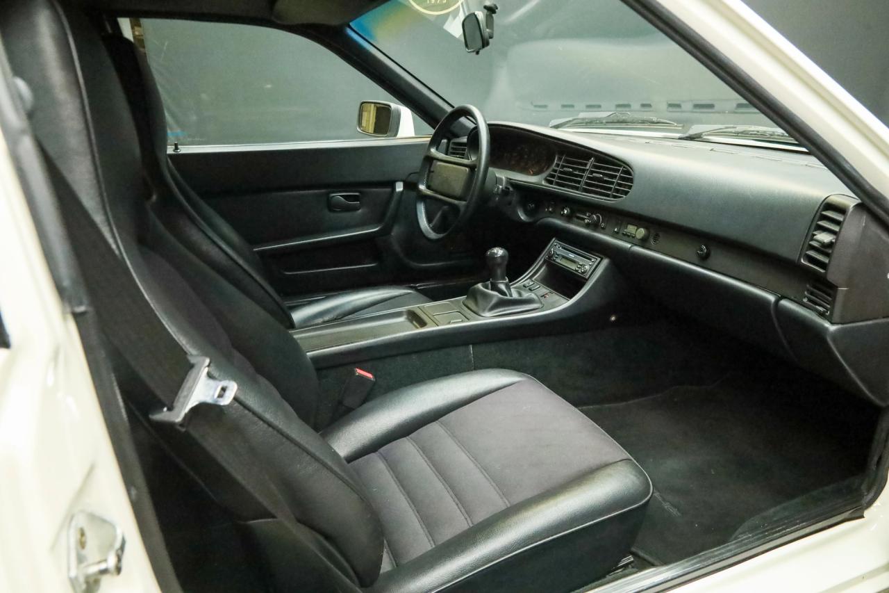 1986 Porsche 944 2.5 Coup&eacute; &ldquo;Alpinwei&szlig;&rdquo;