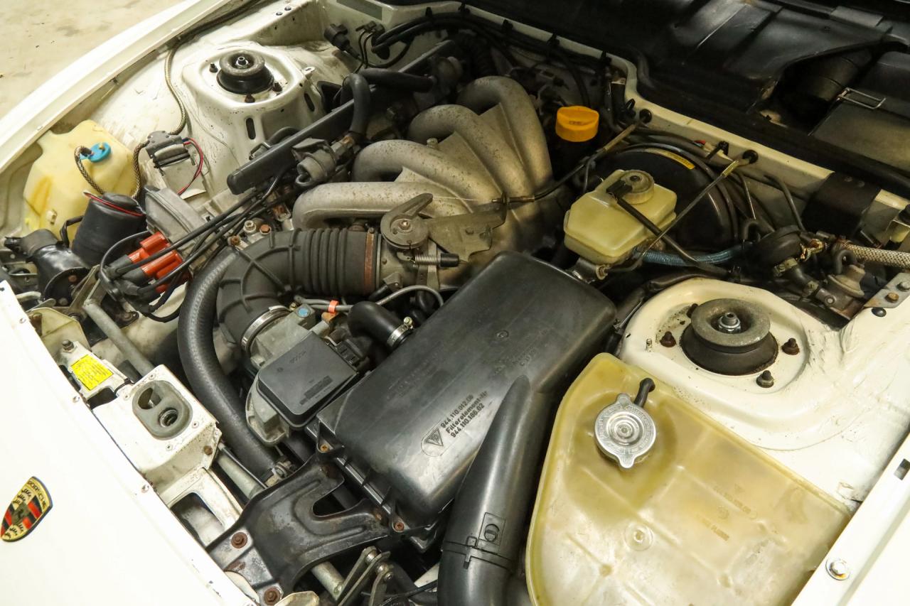 1986 Porsche 944 2.5 Coup&eacute; &ldquo;Alpinwei&szlig;&rdquo;