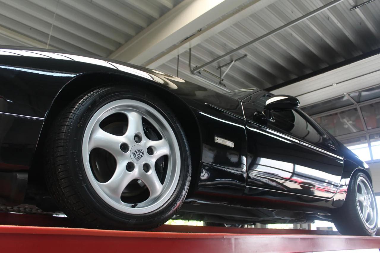 1994 Porsche 928 GTS &ldquo;Black over black&rdquo;