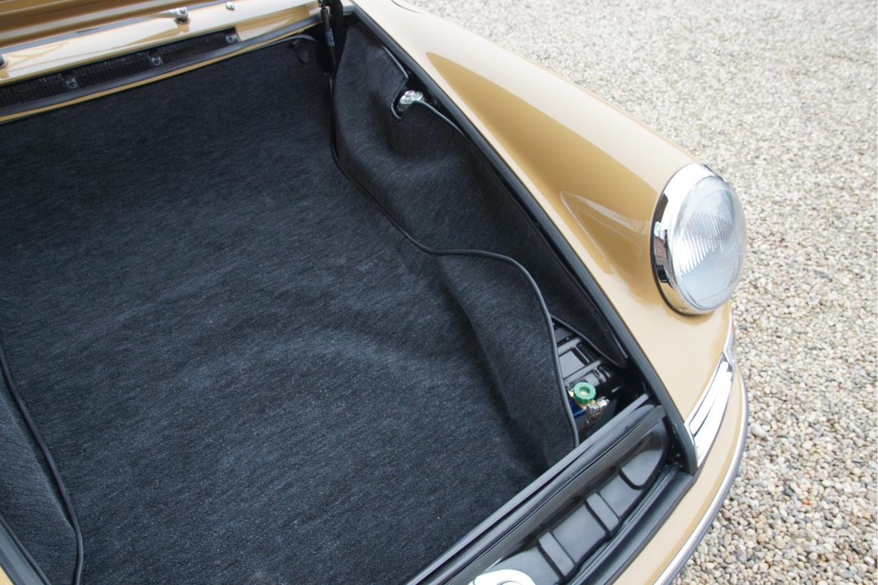 1965 Porsche 911 Urmodell 2.0 SWB &ldquo;Passionate restoration&rdquo;