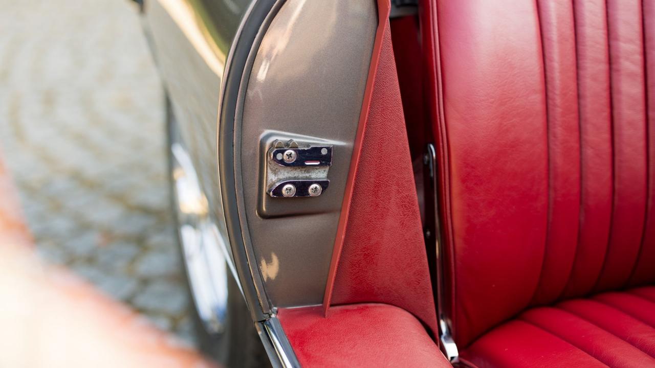 1965 Jaguar E-Type Series 1 4.2 Roadster