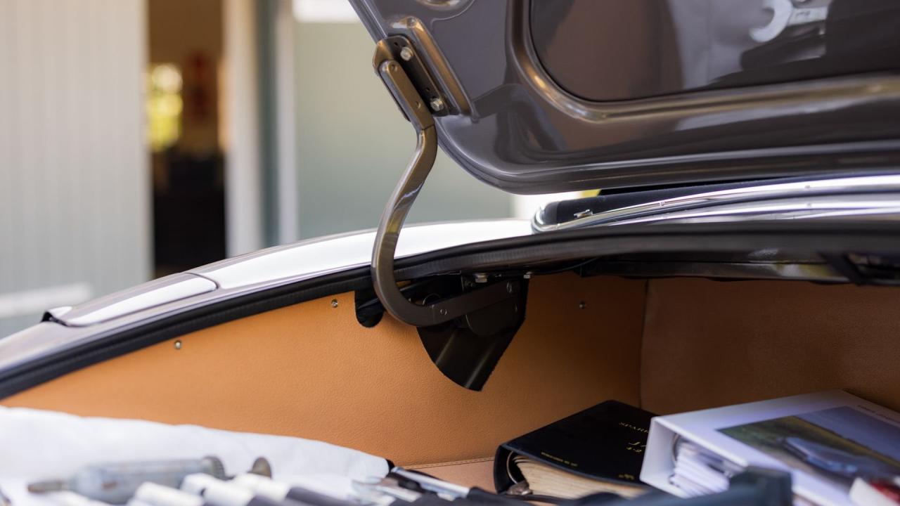 1965 Jaguar E-Type Series 1 4.2 Roadster
